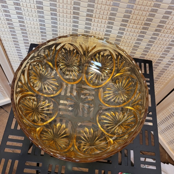 VINTAGE SCALLOP EDGE AMBER YELLOW TEXTURED GLASS SERVING BOWL - Picture 3 of 10